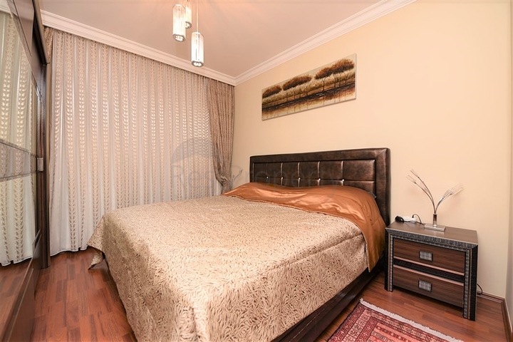 مجمع فاخر -اول صف على البحر - مركز الانيا - شقة مفروشة غرفتين وصالة 