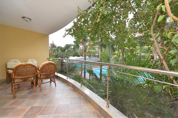 مجمع فاخر -اول صف على البحر - مركز الانيا - شقة مفروشة غرفتين وصالة 