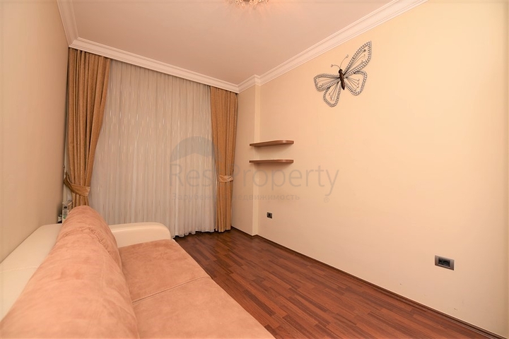 مجمع فاخر -اول صف على البحر - مركز الانيا - شقة مفروشة غرفتين وصالة 