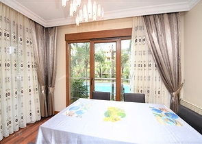 مجمع فاخر -اول صف على البحر - مركز الانيا - شقة مفروشة غرفتين وصالة 