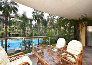 مجمع فاخر -اول صف على البحر - مركز الانيا - شقة مفروشة غرفتين وصالة 