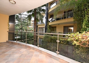 مجمع فاخر -اول صف على البحر - مركز الانيا - شقة مفروشة غرفتين وصالة 