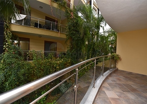 مجمع فاخر -اول صف على البحر - مركز الانيا - شقة مفروشة غرفتين وصالة 