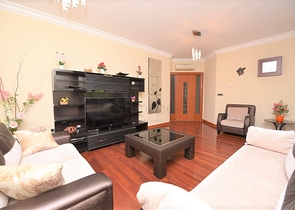 مجمع فاخر -اول صف على البحر - مركز الانيا - شقة مفروشة غرفتين وصالة 