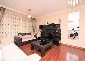 مجمع فاخر -اول صف على البحر - مركز الانيا - شقة مفروشة غرفتين وصالة 