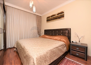 مجمع فاخر -اول صف على البحر - مركز الانيا - شقة مفروشة غرفتين وصالة 