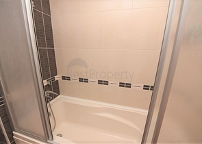 مجمع فاخر -اول صف على البحر - مركز الانيا - شقة مفروشة غرفتين وصالة 