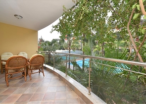 مجمع فاخر -اول صف على البحر - مركز الانيا - شقة مفروشة غرفتين وصالة 