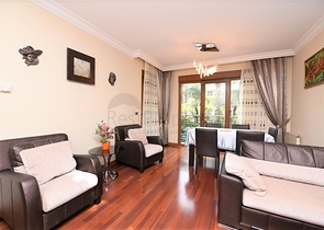 مجمع فاخر -اول صف على البحر - مركز الانيا - شقة مفروشة غرفتين وصالة 