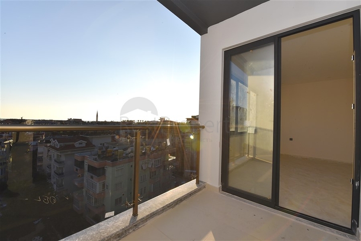 شقة ضمن مجمع حديث - مركز مدينة الانيا 