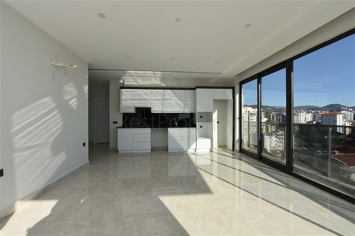 اطلالة بحرية مباشرة - شقة 2 غرفة وصالة - مجمع خمس نجوم - الانيا 