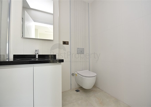 اطلالة بحرية مباشرة - شقة 2 غرفة وصالة - مجمع خمس نجوم - الانيا 