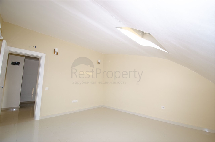 بنتهاوس 4 + 1 في مجمع 600 متر إلى البحر في كونيالتي