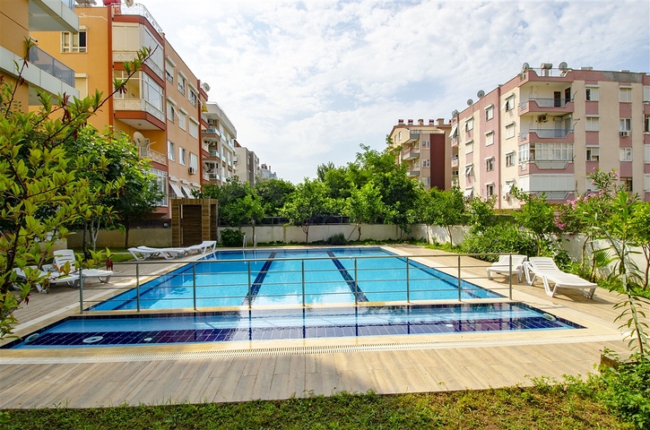 بنتهاوس 4 + 1 في مجمع 600 متر إلى البحر في كونيالتي