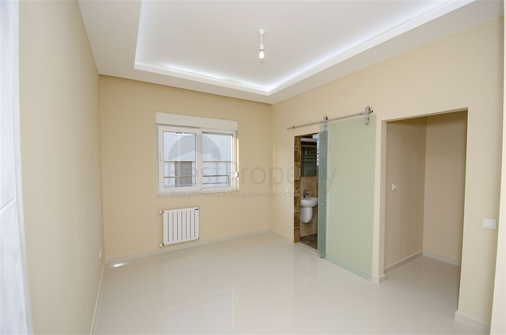 بنتهاوس 4 + 1 في مجمع 600 متر إلى البحر في كونيالتي