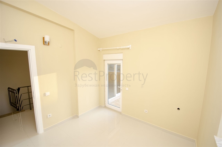 بنتهاوس 4 + 1 في مجمع 600 متر إلى البحر في كونيالتي