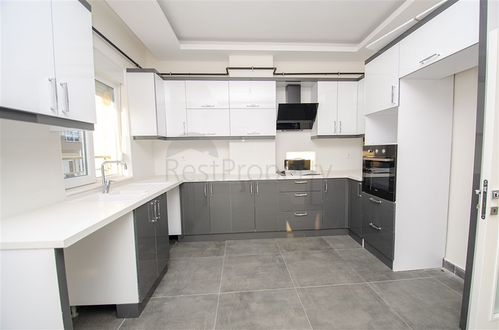 بنتهاوس 4 + 1 في مجمع 600 متر إلى البحر في كونيالتي