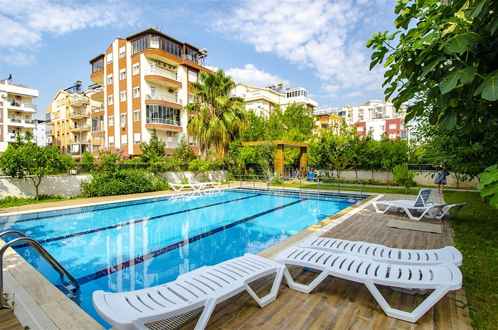 بنتهاوس 4 + 1 في مجمع 600 متر إلى البحر في كونيالتي