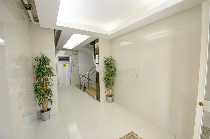 بنتهاوس 4 + 1 في مجمع 600 متر إلى البحر في كونيالتي