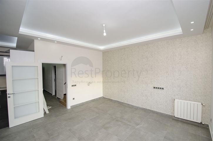 بنتهاوس 4 + 1 في مجمع 600 متر إلى البحر في كونيالتي