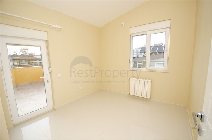 بنتهاوس 4 + 1 في مجمع 600 متر إلى البحر في كونيالتي