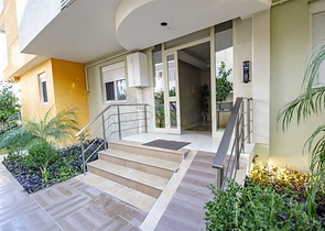 بنتهاوس 4 + 1 في مجمع 600 متر إلى البحر في كونيالتي