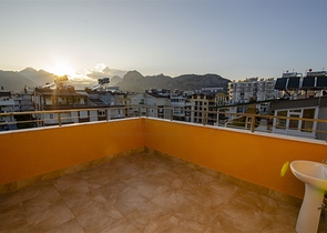 بنتهاوس 4 + 1 في مجمع 600 متر إلى البحر في كونيالتي