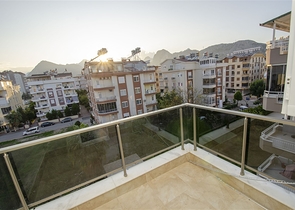 بنتهاوس 4 + 1 في مجمع 600 متر إلى البحر في كونيالتي