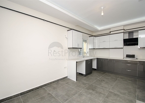 بنتهاوس 4 + 1 في مجمع 600 متر إلى البحر في كونيالتي