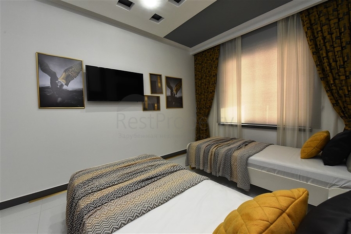 اطلالة بحر وميناء  مباشرة - شقة 3 غرف وصالة - بناء حديث - مركز الانيا 