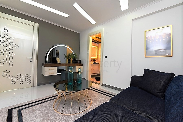 اطلالة بحر وميناء  مباشرة - شقة 3 غرف وصالة - بناء حديث - مركز الانيا 