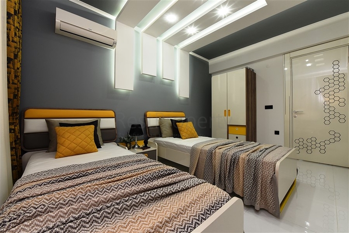 اطلالة بحر وميناء  مباشرة - شقة 3 غرف وصالة - بناء حديث - مركز الانيا 