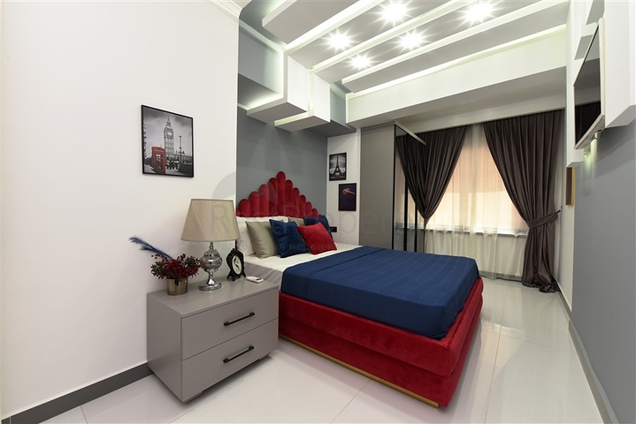 اطلالة بحر وميناء  مباشرة - شقة 3 غرف وصالة - بناء حديث - مركز الانيا 