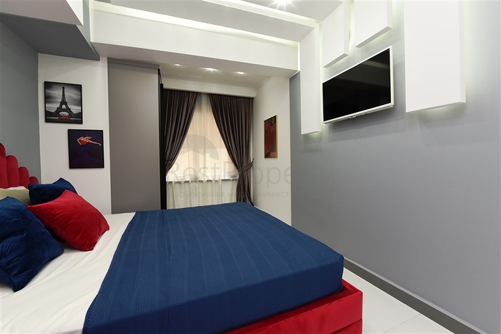 اطلالة بحر وميناء  مباشرة - شقة 3 غرف وصالة - بناء حديث - مركز الانيا 