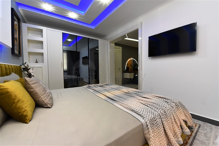 اطلالة بحر وميناء  مباشرة - شقة 3 غرف وصالة - بناء حديث - مركز الانيا 