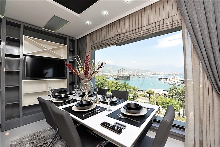 اطلالة بحر وميناء  مباشرة - شقة 3 غرف وصالة - بناء حديث - مركز الانيا 