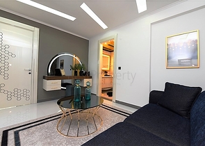 اطلالة بحر وميناء  مباشرة - شقة 3 غرف وصالة - بناء حديث - مركز الانيا 