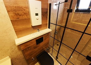 اطلالة بحر وميناء  مباشرة - شقة 3 غرف وصالة - بناء حديث - مركز الانيا 