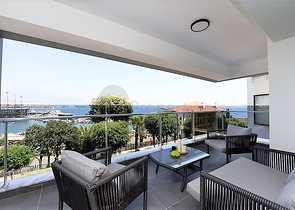 اطلالة بحر وميناء  مباشرة - شقة 3 غرف وصالة - بناء حديث - مركز الانيا 