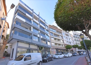 اطلالة بحر وميناء  مباشرة - شقة 3 غرف وصالة - بناء حديث - مركز الانيا 