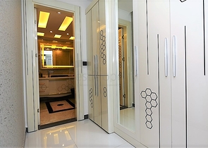 اطلالة بحر وميناء  مباشرة - شقة 3 غرف وصالة - بناء حديث - مركز الانيا 