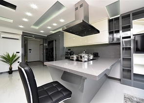 اطلالة بحر وميناء  مباشرة - شقة 3 غرف وصالة - بناء حديث - مركز الانيا 