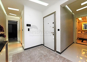 اطلالة بحر وميناء  مباشرة - شقة 3 غرف وصالة - بناء حديث - مركز الانيا 