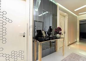 اطلالة بحر وميناء  مباشرة - شقة 3 غرف وصالة - بناء حديث - مركز الانيا 