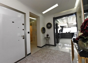 اطلالة بحر وميناء  مباشرة - شقة 3 غرف وصالة - بناء حديث - مركز الانيا 