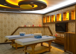 شقة مؤثثة من تصميم غرفة وصالة ضمن مجمع سكني فاخر في مهموتلار / الانيا 