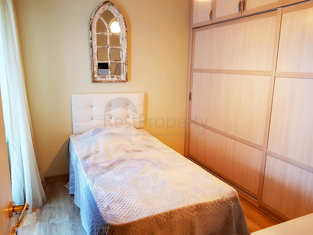 شقة 2 + 1 مع الأثاث في المجمع 250 متر إلى البحر