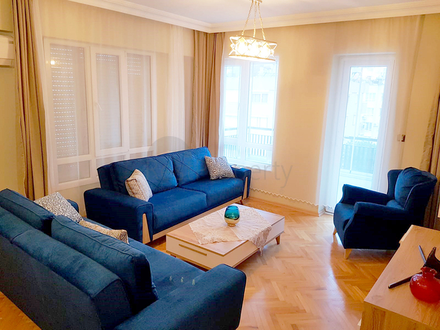 شقة 2 + 1 مع الأثاث في المجمع 250 متر إلى البحر