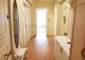 شقة 2 + 1 مع الأثاث في المجمع 250 متر إلى البحر