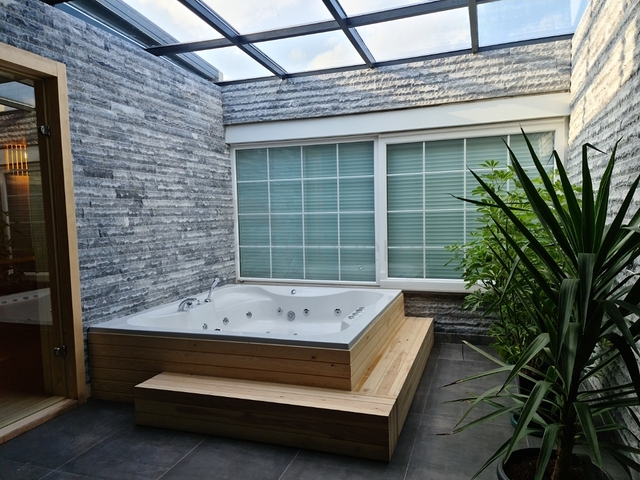 فيلا 8 + 2 على الطراز المغربي في انطاليا 800 متر من البحر